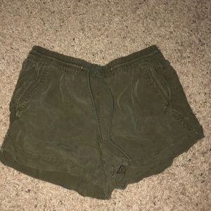 Drawstring olive H&M shorts